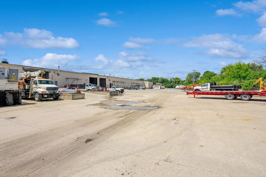 More Photos Of 2301 Fleur Dr, Des Moines Warehouse For Lease