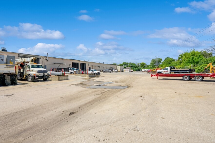 More Photos Of 2301 Fleur Dr, Des Moines Warehouse For Sale