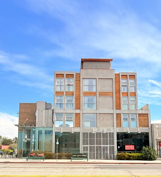 More Photos Of 600 S La Brea Ave, Los Angeles Storefront Retail Residential For Sale