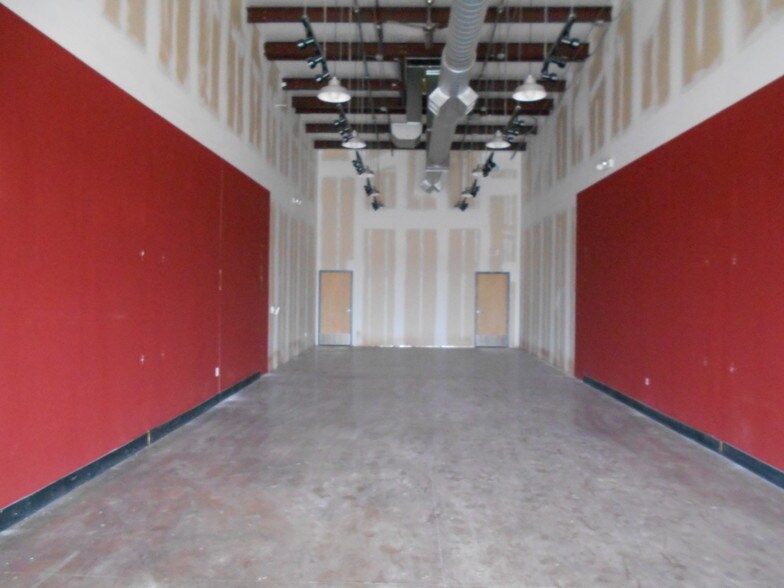 More Photos Of 1601 N I-27, Plainview Storefront Retail Office For Lease