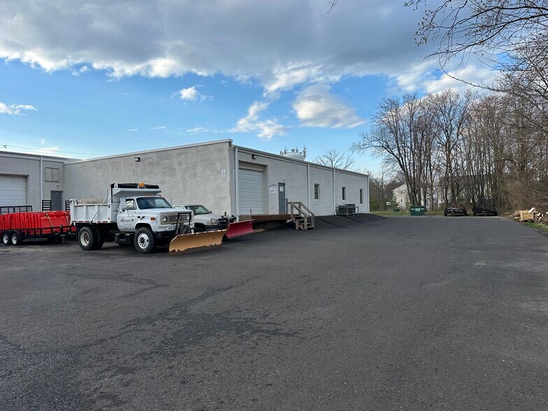 More Photos Of 1750 Costner Dr, Warrington Warehouse For Lease