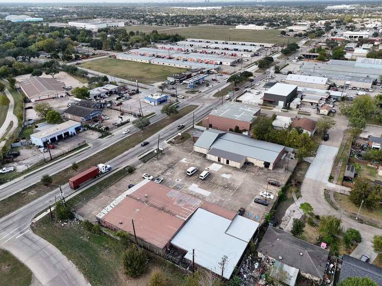 More Photos Of 14215 S Post Oak Rd, Houston Freestanding For Sale