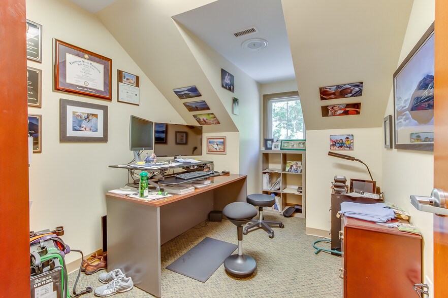 More Photos Of 135 Professional Park Dr, Seneca Healthcare For Lease