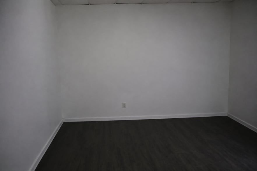 More Photos Of 553 Capital Cir SW, Tallahassee Warehouse For Lease