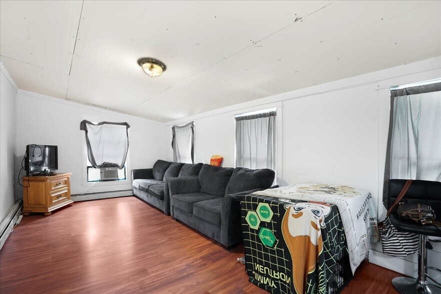 More Photos Of 1101 River Rd, New Windsor Township General Retail For Sale