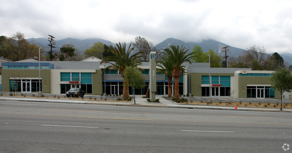 More Photos Of 3719-3731 Foothill Blvd, Glendale Restaurant For Lease