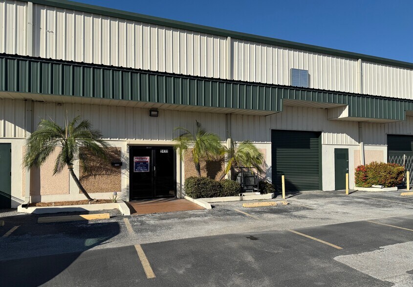 Primary Photo Of 5422-5432 W Crenshaw St, Tampa Unknown For Lease