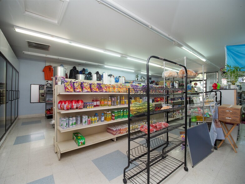 More Photos Of 301 W 34th St, Latonia Freestanding For Sale