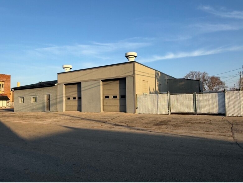 More Photos Of 103 Leonard St S, West Salem Freestanding For Lease