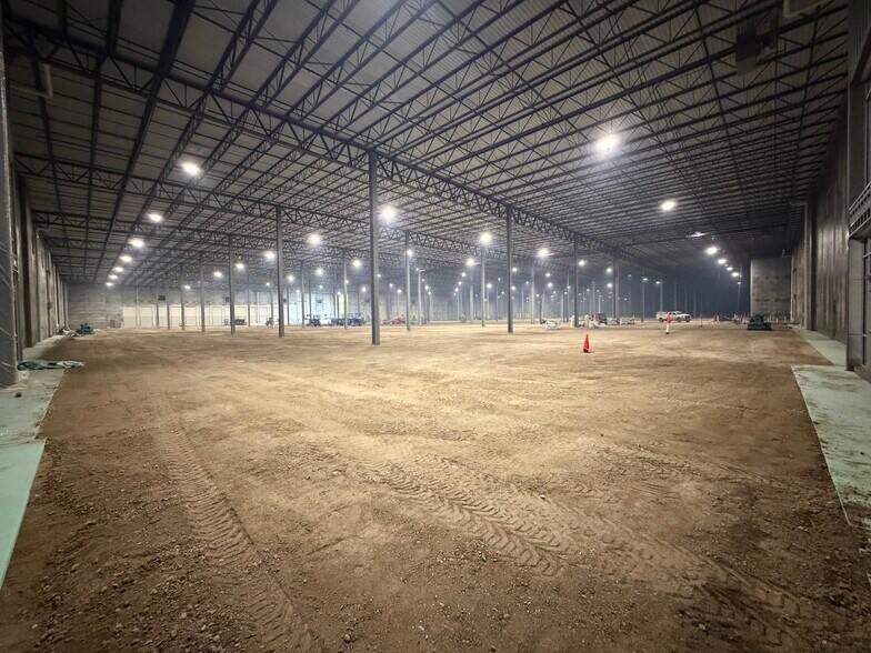 More Photos Of 10000 S Ridgeview Dr, Oak Creek Manufacturing For Lease