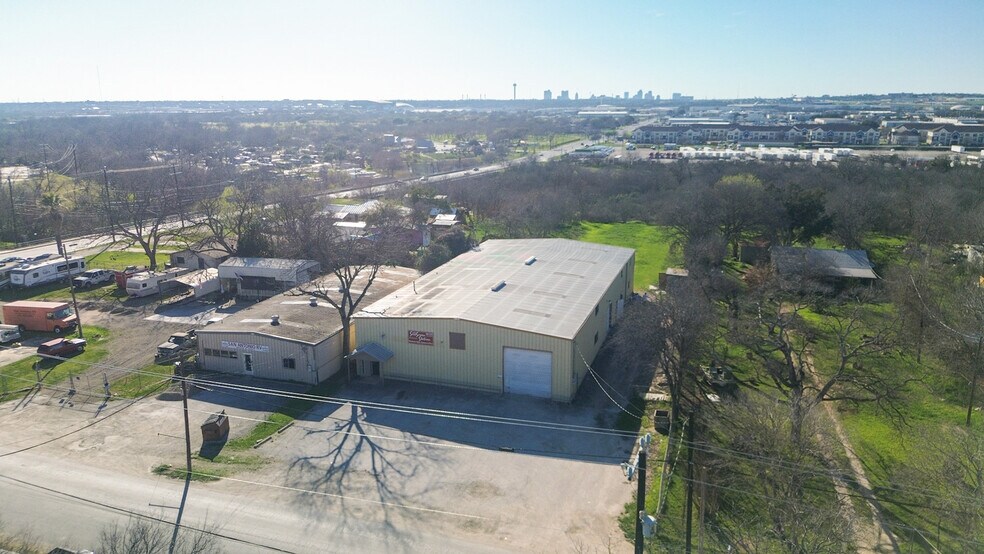More Photos Of 925 Creekview Dr, San Antonio Manufacturing For Sale