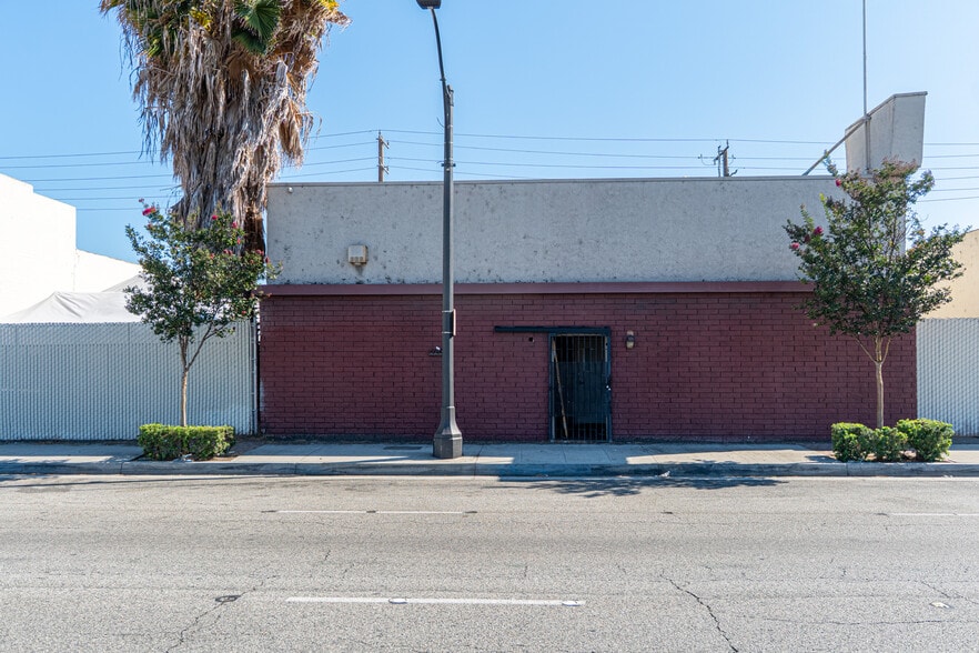 Primary Photo Of 5261-5265 E Washington Blvd, Commerce Warehouse For Sale