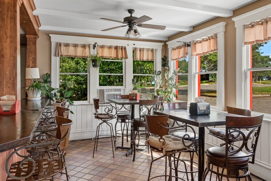More Photos Of 2711 W College St, Bozeman Restaurant For Sale