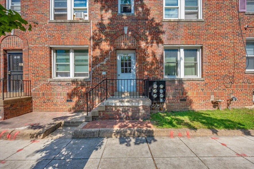 More Photos Of 1010-1012 16TH Street NE, Washington Apartments For Sale
