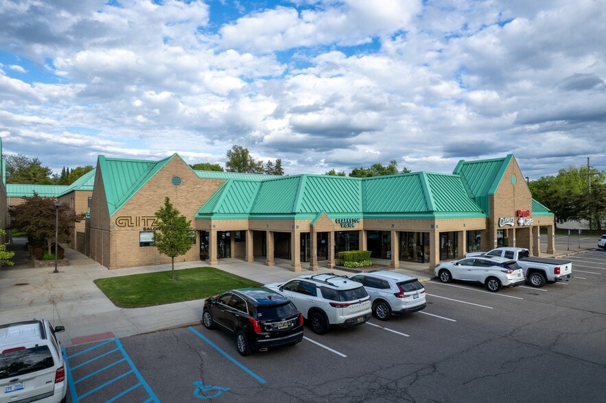 More Photos Of 7210 N Main St, Clarkston Medical For Lease