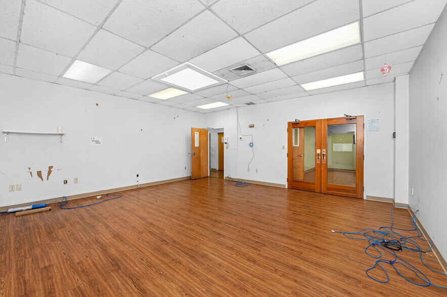 More Photos Of 52 Sharon St, Malden Office For Lease