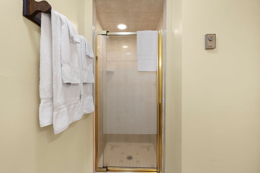 More Photos Of 40 Hospital Rd, Gettysburg Hotel For Sale