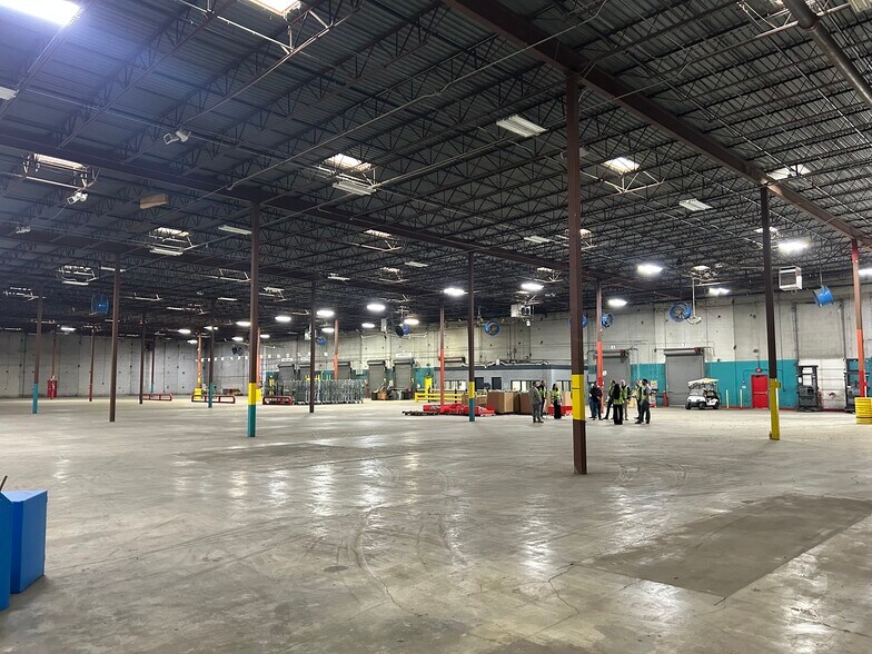 More Photos Of 8040 Bayberry Rd, Jacksonville Unknown For Lease