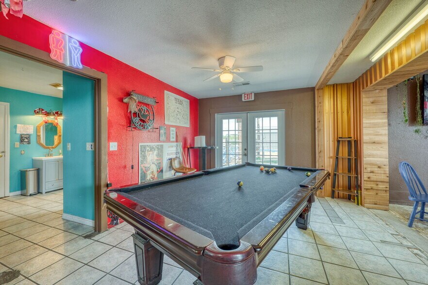 More Photos Of 106 Sunrise Dr, Sunrise Beach Restaurant For Sale