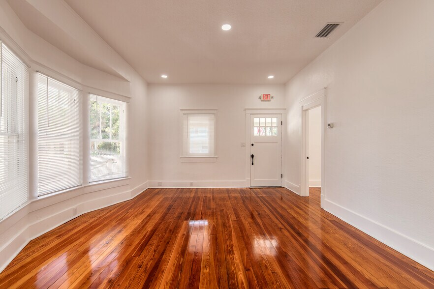 More Photos Of 306 Washington St, New Smyrna Beach Medical For Sale