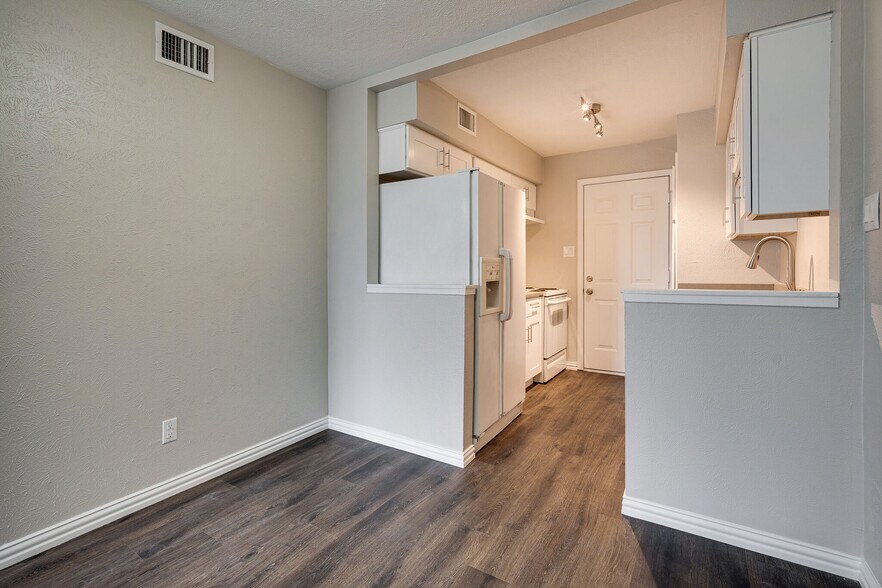 More Photos Of 608 Fallmeadow Ct, Denton Apartments For Sale