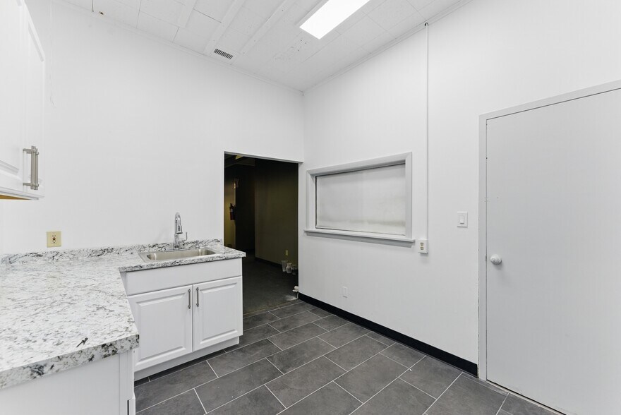 More Photos Of 755 New Ludlow Rd, South Hadley Warehouse For Sale