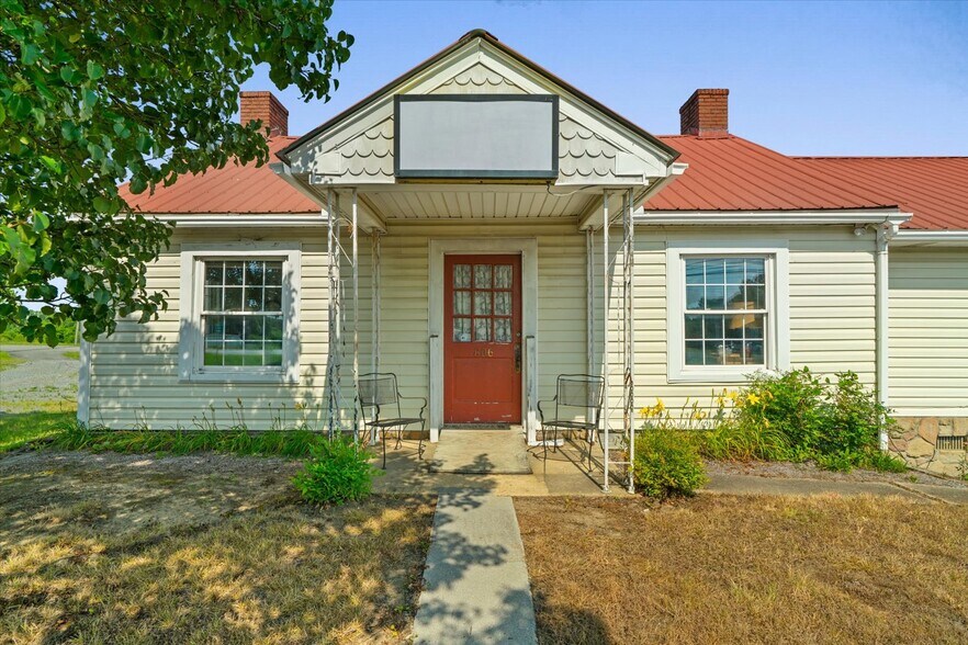 More Photos Of 806 N 3rd Ave, Chatsworth Office Residential For Sale