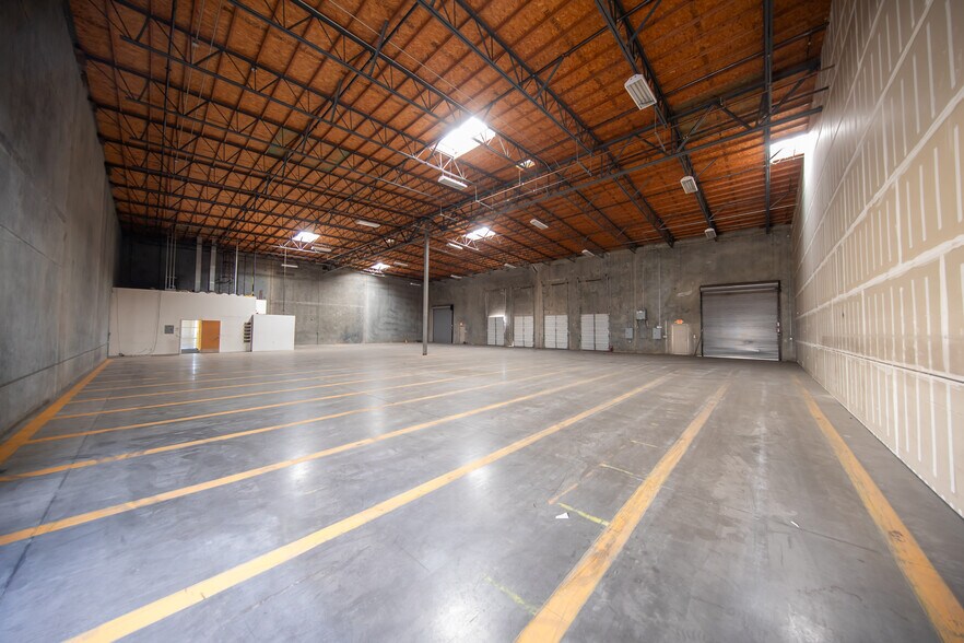 More Photos Of 3109 Del Este Pky, Modesto Distribution For Lease