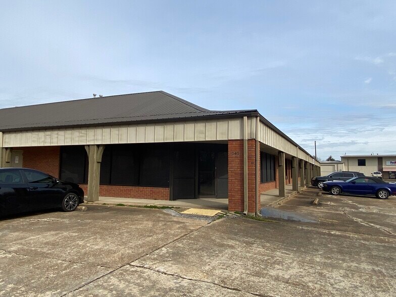 More Photos Of 1040-1056 Cliff Gookin Blvd, Tupelo Office For Sale