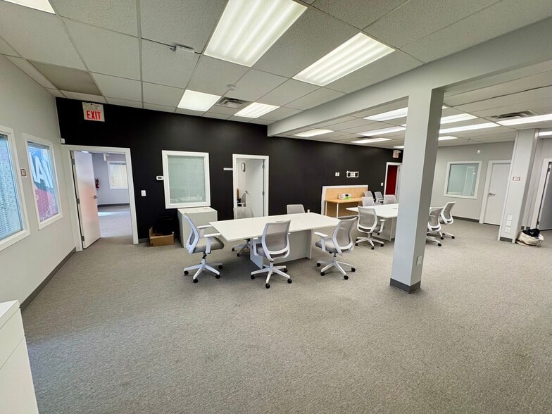 More Photos Of 204-218 Blue Mountain St, Coquitlam Office For Lease
