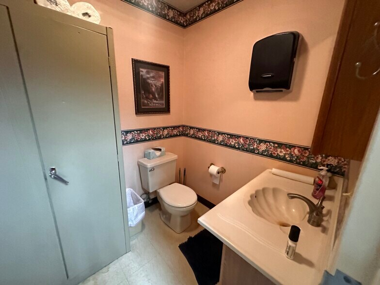 More Photos Of 333 Wildcat rd, La Barge Light Distribution For Sale