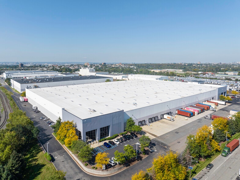 More Photos Of 25 Colony Rd, Jersey City Warehouse For Lease