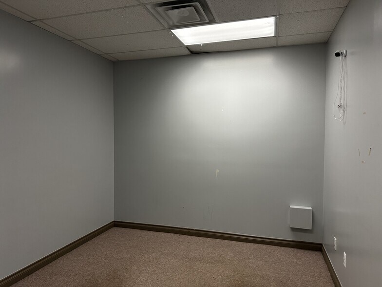 More Photos Of 15502 S Telegraph Rd, Monroe Medical For Lease