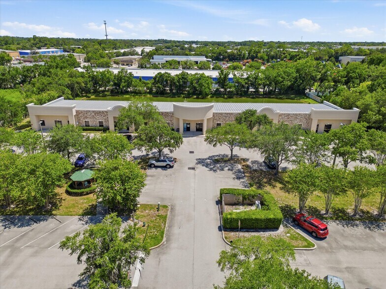 More Photos Of 4009-4033 W 1st St, Sanford Office For Sale