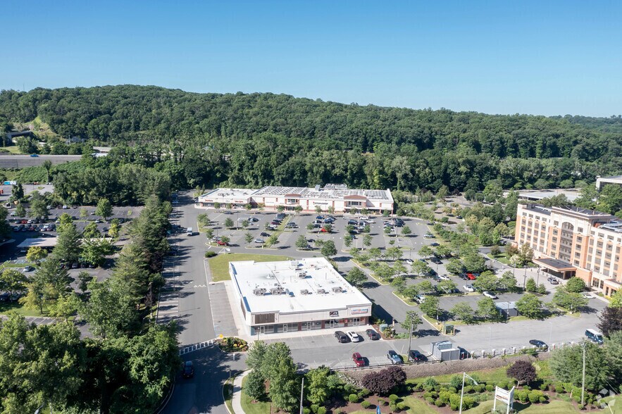 More Photos Of 610-658 White Plains Rd, Tarrytown Storefront For Lease