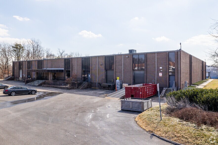 More Photos Of 7235 Standard Dr, Hanover Warehouse For Lease
