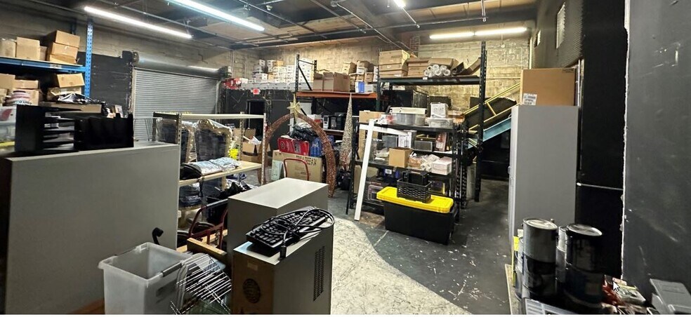 More Photos Of 77 Gazza Blvd, Farmingdale Showroom For Sale