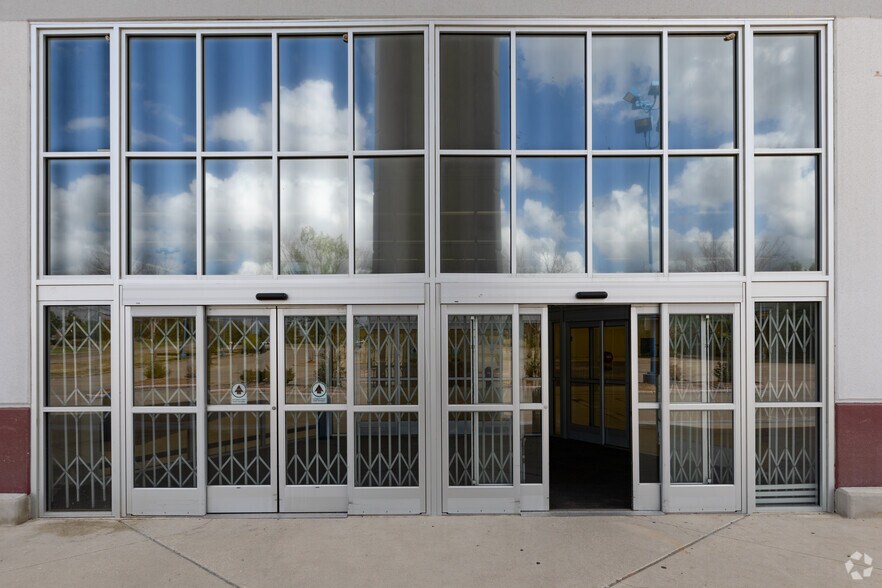 More Photos Of 2351 Earl Rudder Fwy S, College Station Freestanding For Sale