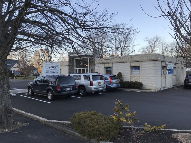 Primary Photo Of 755 Montauk Hwy, Oakdale Medical For Lease