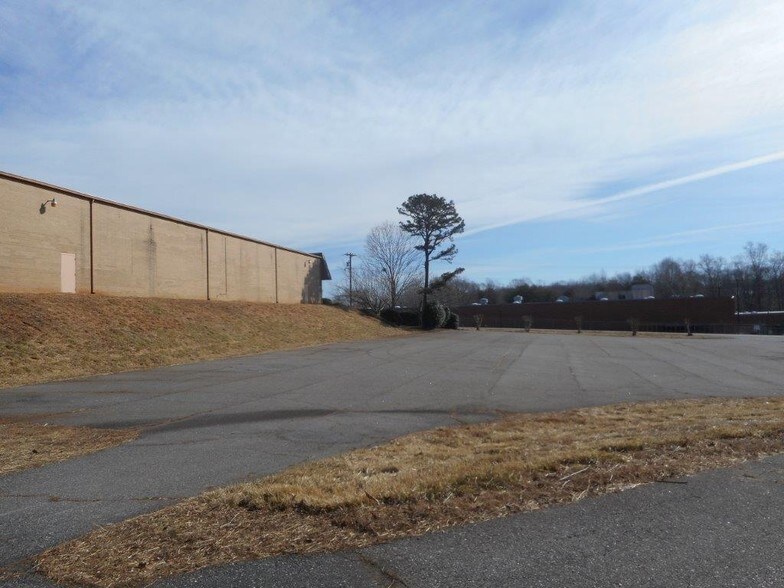 More Photos Of 2860 Nathan St, Newton Manufacturing For Sale