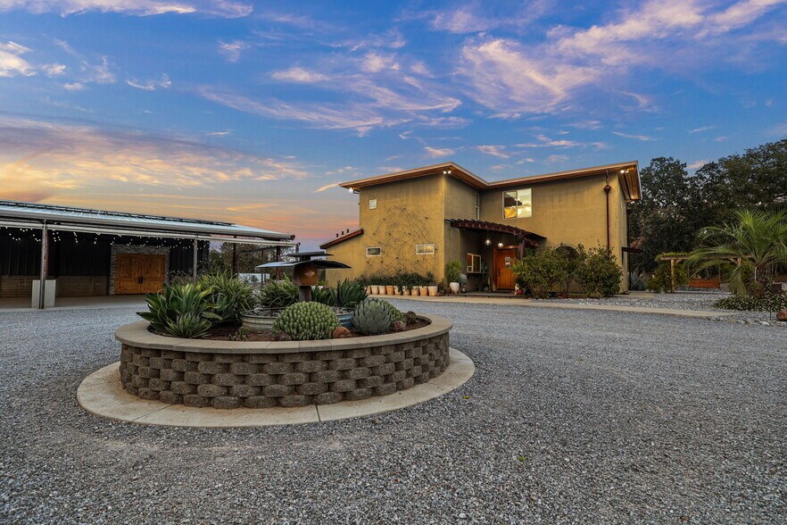 More Photos Of 16710 Oak Hollow Dr, Cottonwood Lodge Meeting Hall For Sale