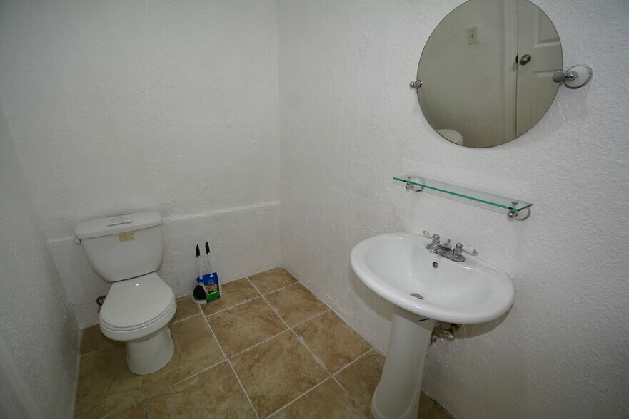 More Photos Of 5525 NW 7th Ave, Miami Loft Creative Space For Lease