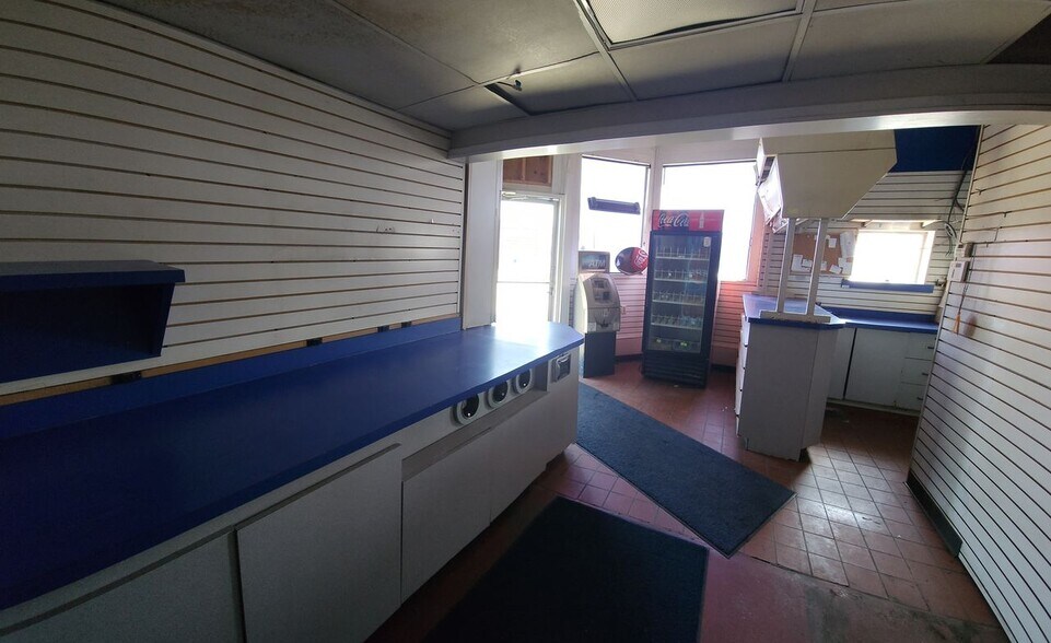 More Photos Of 6162 Dixie Hwy, Bridgeport Service Station For Sale