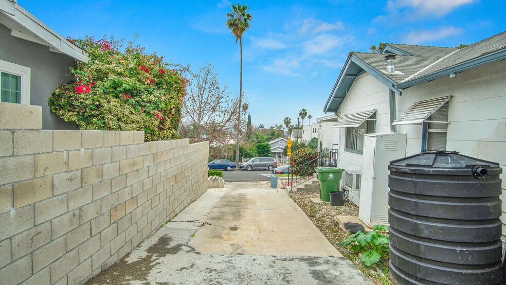 More Photos Of 5353 Oakland St, Los Angeles Apartments For Sale