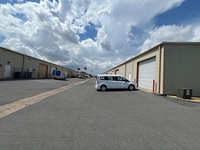 More Photos Of 601 E Cedar Ave, McAllen Service For Lease