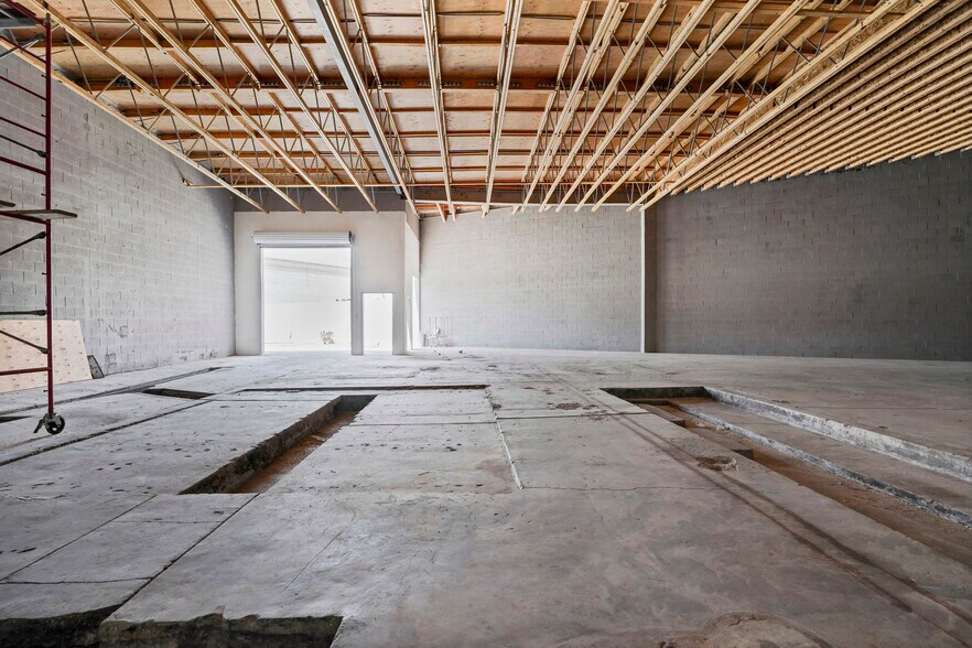 More Photos Of 10926 Randall St, Sun Valley Warehouse For Lease