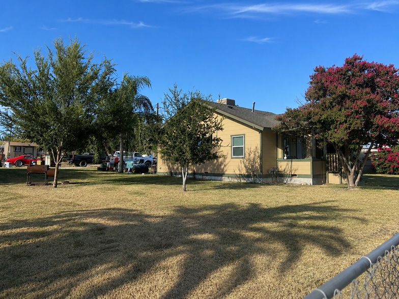 More Photos Of 518 Roberts Ln, Bakersfield Flex For Sale