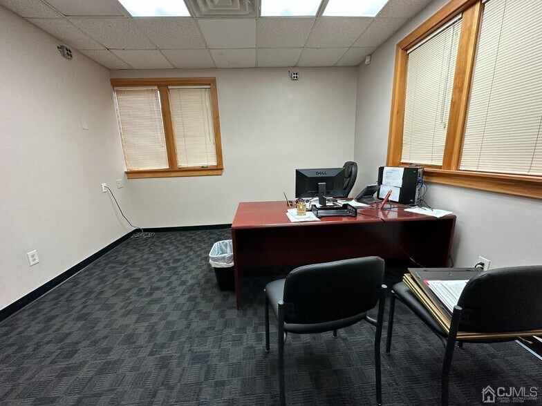 More Photos Of 1740 Oak Tree Rd, Edison Medical For Lease