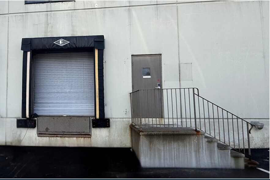 More Photos Of 30 Nutmeg Dr, Trumbull Research And Development For Lease