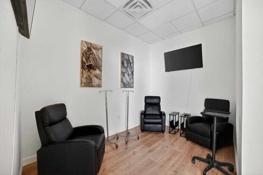 More Photos Of 2321 Ira E Woods Ave, Grapevine Medical For Lease